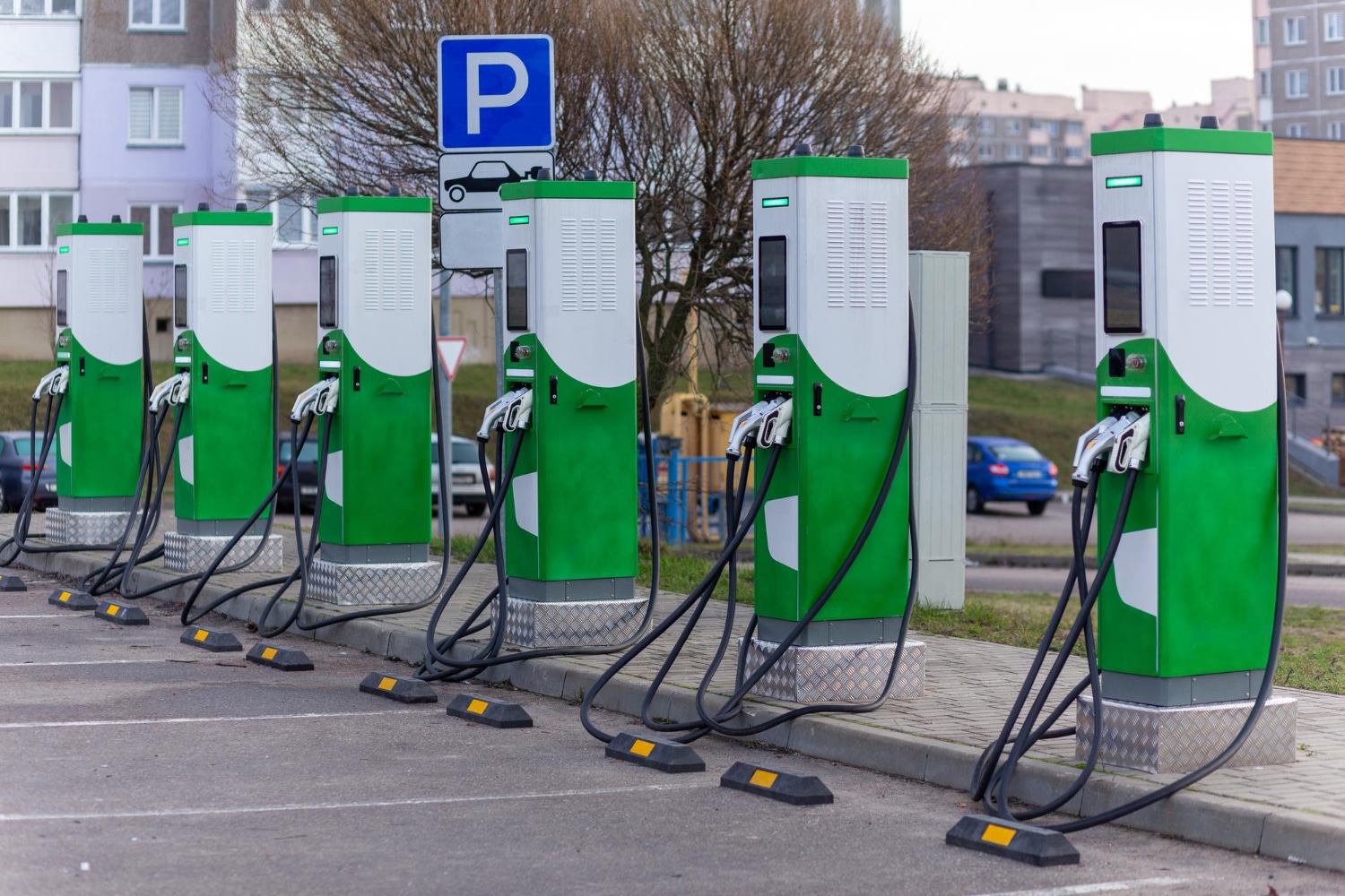 Electric vehicle charging stations with multiple charging points for EV charging infrastructure